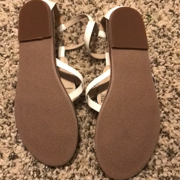 'Primrose' Embellished Flat Sandal by TOMMY BAHAMA - Picture 6 of 8